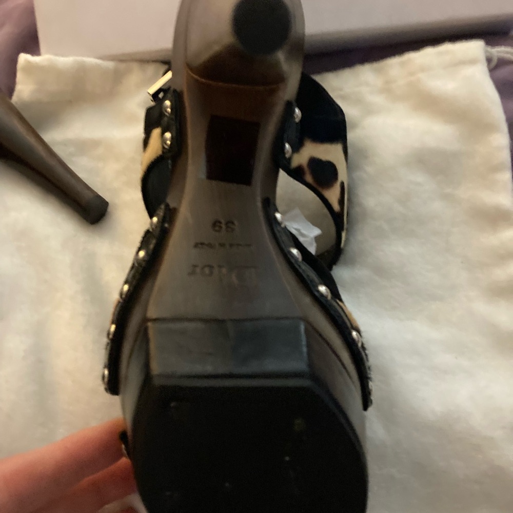 LUXURY Dior Black and Tan Heels Sz 39 with box and dust bag Dior Fire Heels - Picture 2 of 8
